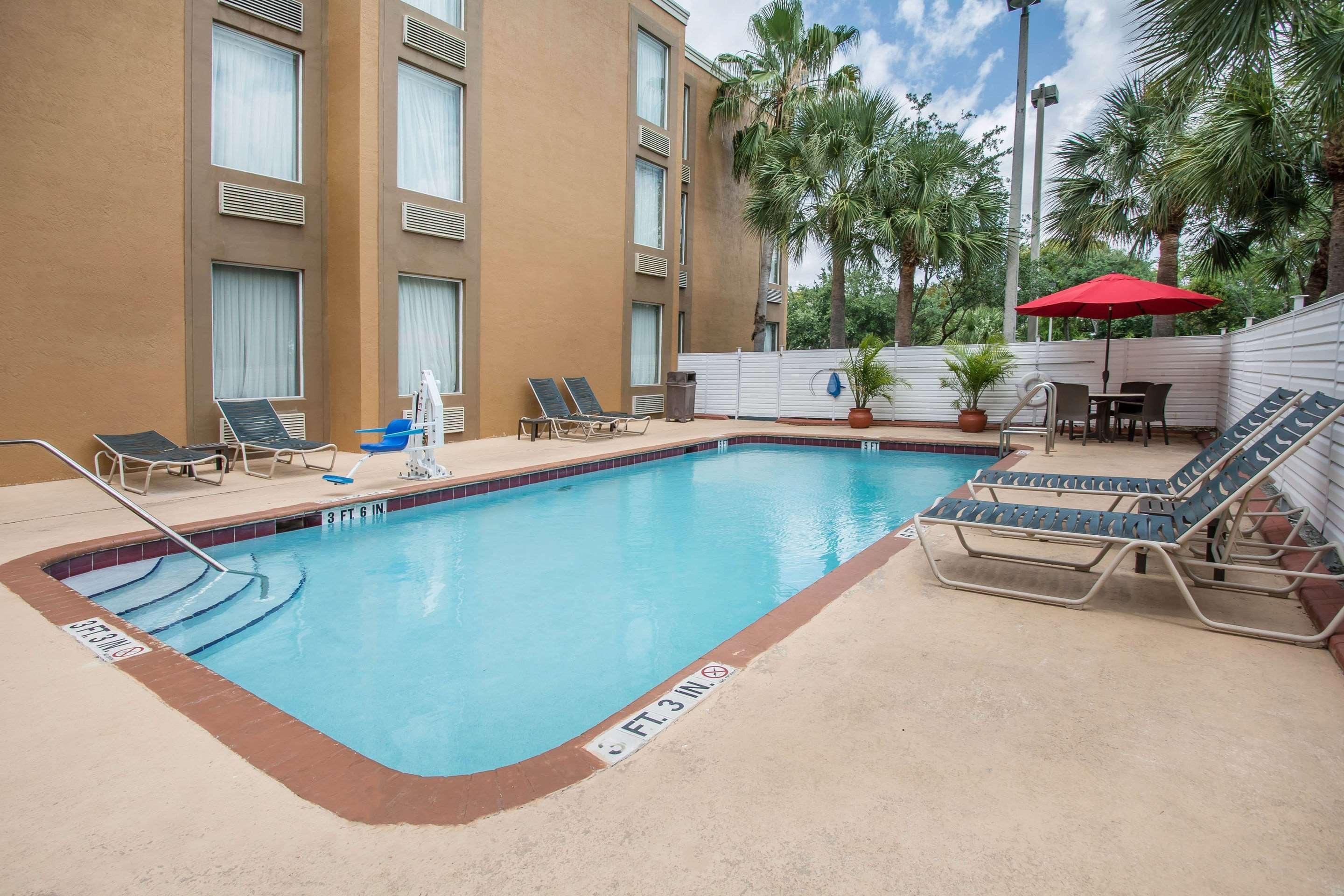Comfort Inn & Suites Fort Lauderdale West Turnpike Lauderdale Lakes Екстериор снимка