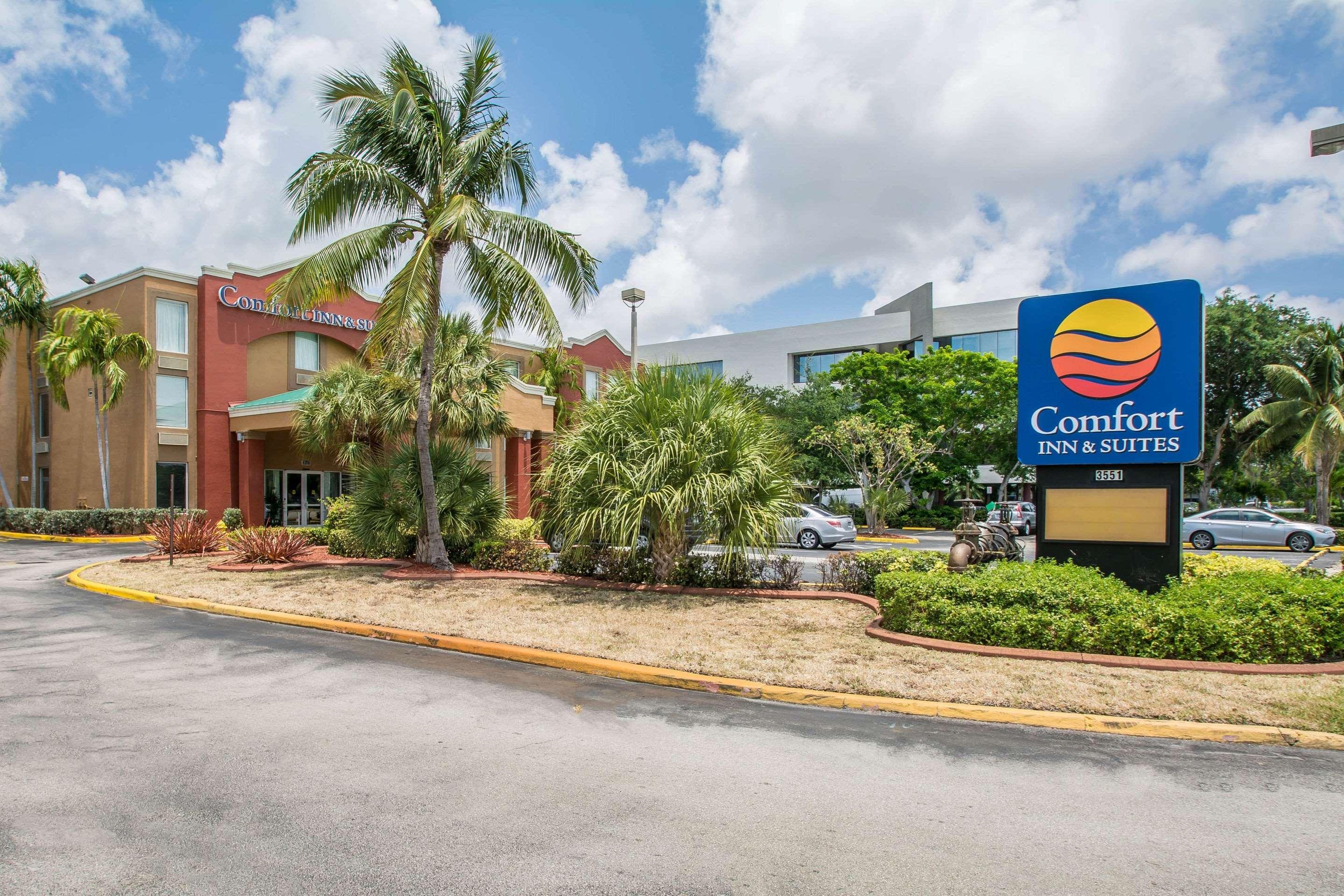 Comfort Inn & Suites Fort Lauderdale West Turnpike Lauderdale Lakes Екстериор снимка
