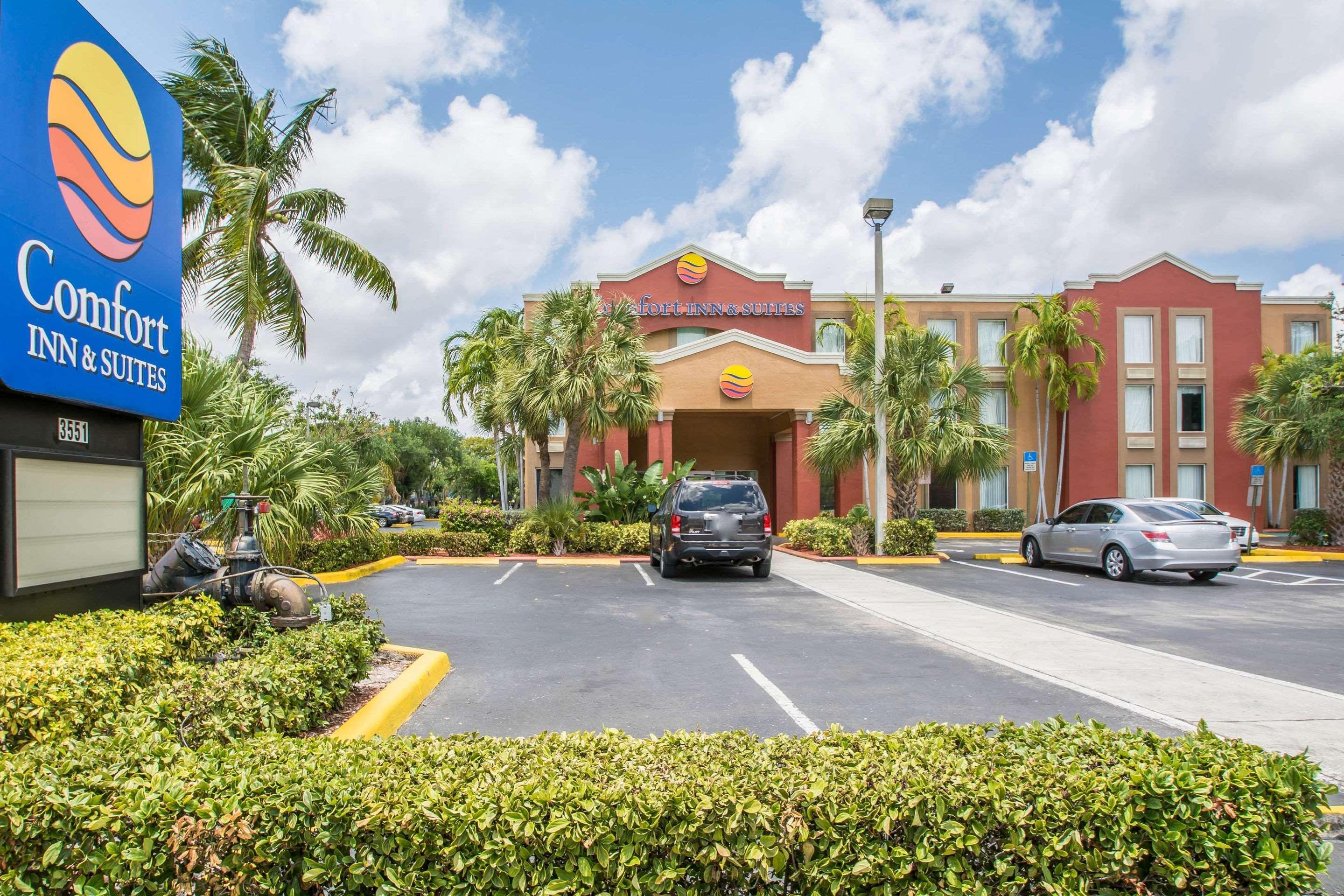 Comfort Inn & Suites Fort Lauderdale West Turnpike Lauderdale Lakes Екстериор снимка