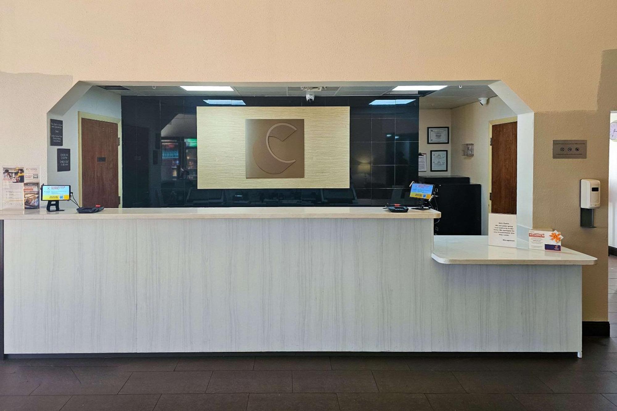 Comfort Inn & Suites Fort Lauderdale West Turnpike Lauderdale Lakes Екстериор снимка